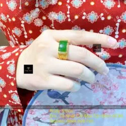 Nhẫn yên ngựa ngọc bích Canada xanh lá, vàng 18k