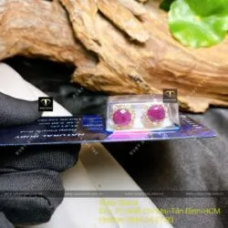 Khuyên tai Ruby Nam Phi mài giác, vàng 18k, đít vặn
