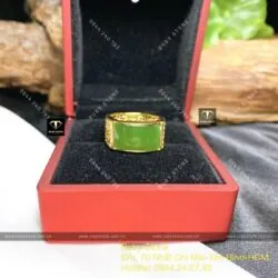 Nhẫn yên ngựa ngọc bích Canada xanh lá, vàng 18k - Ảnh 3