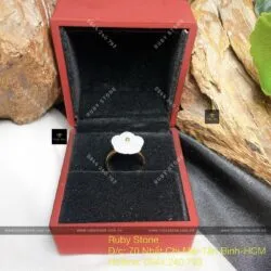 Nhẫn hoa mai ngọc Cẩm thạch trắng, vàng 18k - Ảnh 5