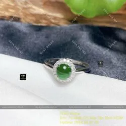 Nhẫn phỉ thuý xanh đế vương, vàng 18k, kim cương thiên nhiên Nhẫn phỉ thuý xanh đế vương, vàng 18k, kim cương thiên nhiên