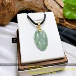 Chiếc lá Băng ngọc, KT 30mm, móc vàng 18k Chiếc lá Băng ngọc, KT 30mm, móc vàng 18k