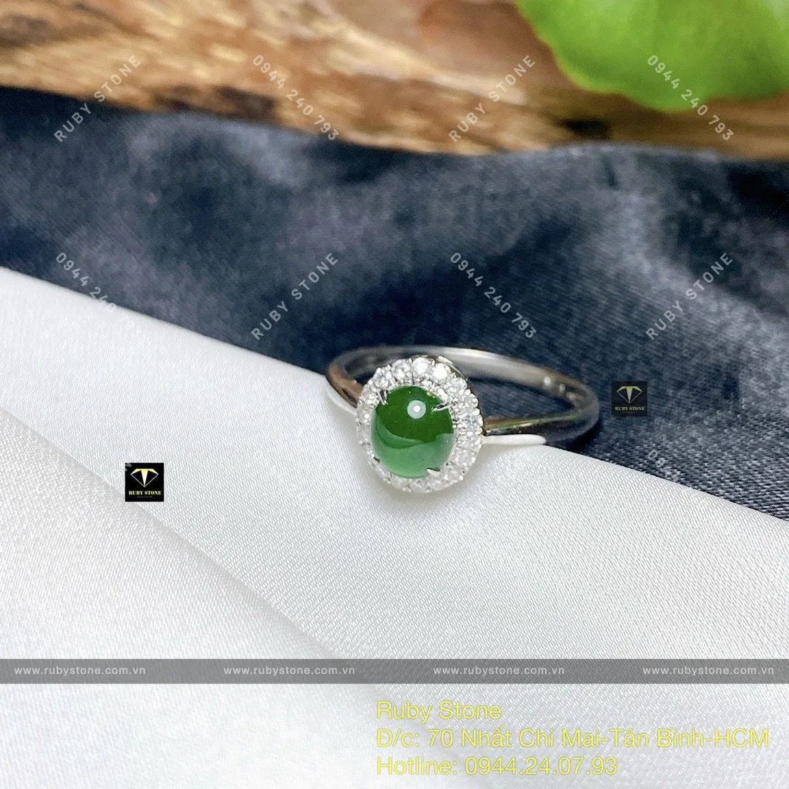 Nhẫn phỉ thuý xanh đế vương, vàng 18k, kim cương thiên nhiên Nhẫn phỉ thuý xanh đế vương, vàng 18k, kim cương thiên nhiên - Ảnh 2