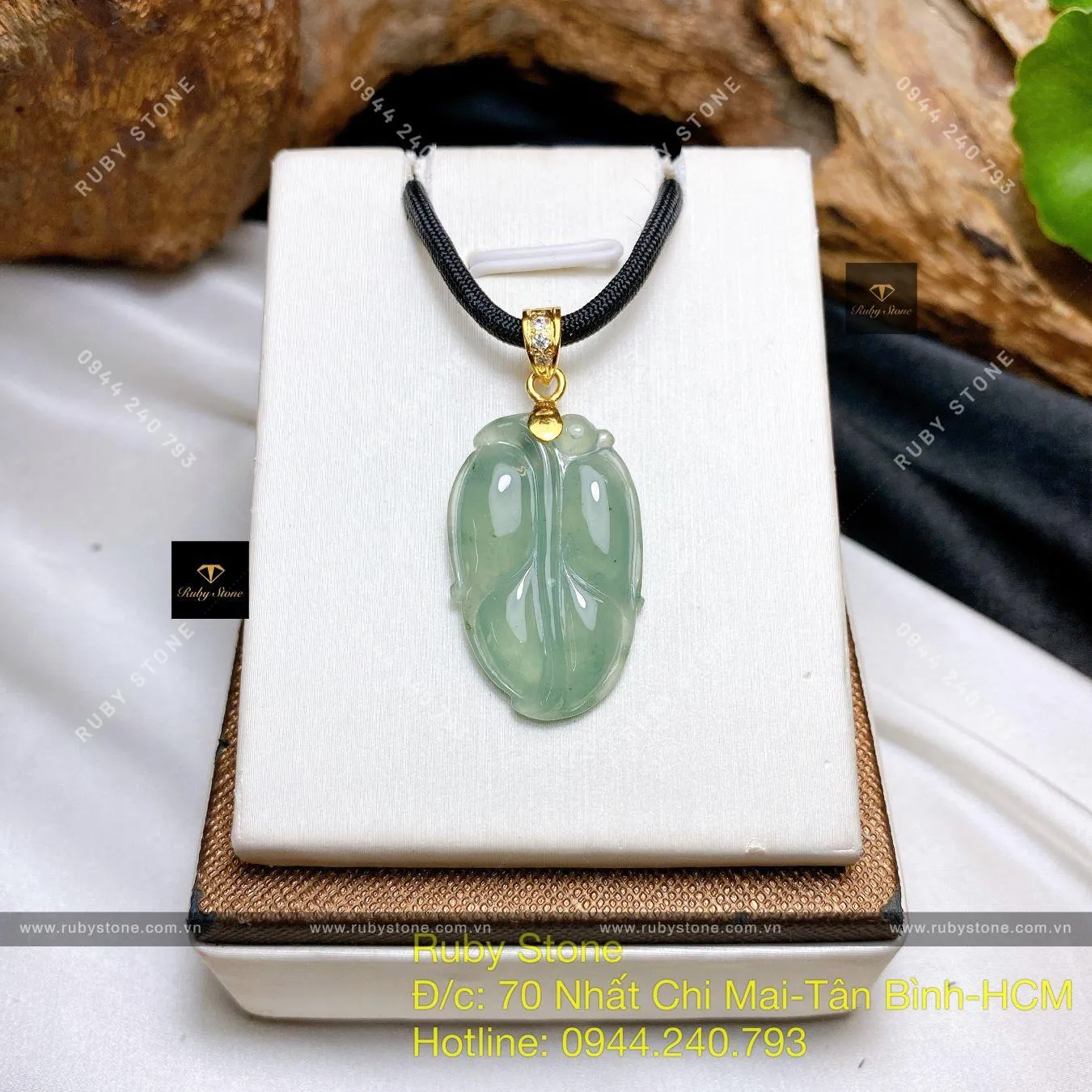 Chiếc lá Băng ngọc, KT 30mm, móc vàng 18k Chiếc lá Băng ngọc, KT 30mm, móc vàng 18k