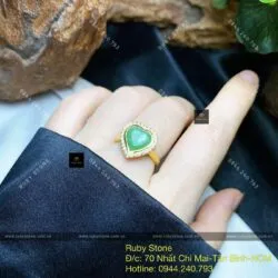 Nhẫn trái tim ngọc Cẩm thạch xanh lý táo, vàng 18k