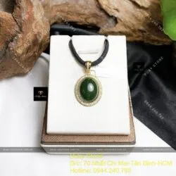 Mặt dây Oval ngọc bích Canada xanh lý, vàng 18k Mặt dây Oval ngọc bích Canada xanh lý, vàng 18k