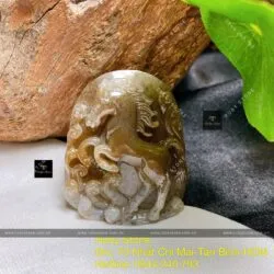 Mặt dây chuyền Ngọc bích Nga chạm Lộc Mã, KT 40mm
