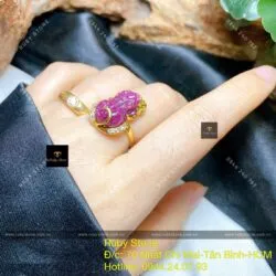 Nhẫn tỳ hưu Ruby Nam Phi, vàng 18k