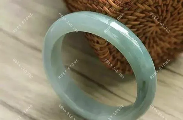 "Màu xám đất" của Jade được hình thành như thế nào? Có giá trị ra sao?