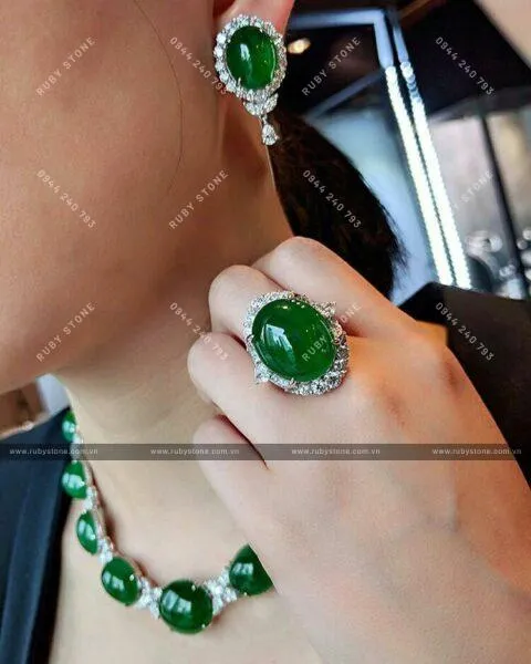 Bạn biết bao nhiêu về Ngọc Hoàng đế xanh? Tại sao nó được gọi là "Imperial Green", tại sao nó lại có giá trị như vậy?