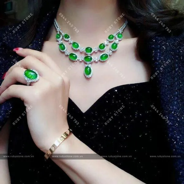 Bạn biết bao nhiêu về Ngọc Hoàng đế xanh? Tại sao nó được gọi là "Imperial Green", tại sao nó lại có giá trị như vậy?