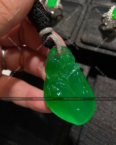 Bạn biết bao nhiêu về Ngọc Hoàng đế xanh? Tại sao nó được gọi là "Imperial Green", tại sao nó lại có giá trị như vậy?