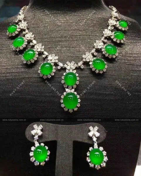 Bạn biết bao nhiêu về Ngọc Hoàng đế xanh? Tại sao nó được gọi là "Imperial Green", tại sao nó lại có giá trị như vậy?