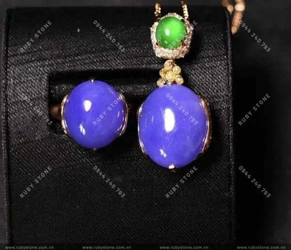 Màu sắc của Jadeite được hình thành như thế nào? Nó được phân chia và có ảnh hưởng như thế nào đến giá cả?
