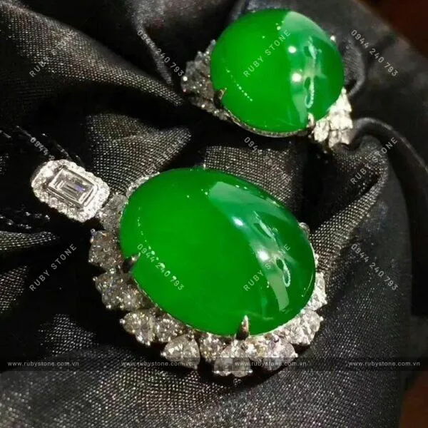 Bạn biết bao nhiêu về Ngọc Hoàng đế xanh? Tại sao nó được gọi là "Imperial Green", tại sao nó lại có giá trị như vậy?