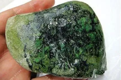 Cách lựa chọn ngọc thô chuẩn xác nhất và các đặc điểm nhận dạng một viên ngọc thô.
