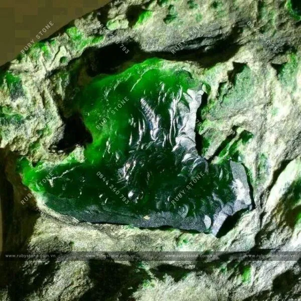 Bạn biết bao nhiêu về Ngọc Hoàng đế xanh? Tại sao nó được gọi là "Imperial Green", tại sao nó lại có giá trị như vậy?