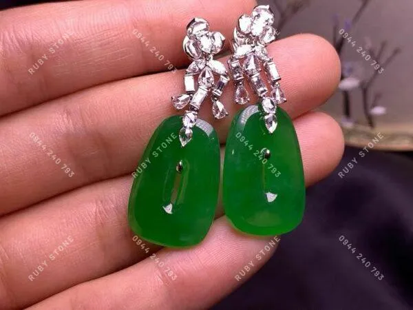 Màu sắc của Jadeite được hình thành như thế nào? Nó được phân chia và có ảnh hưởng như thế nào đến giá cả?