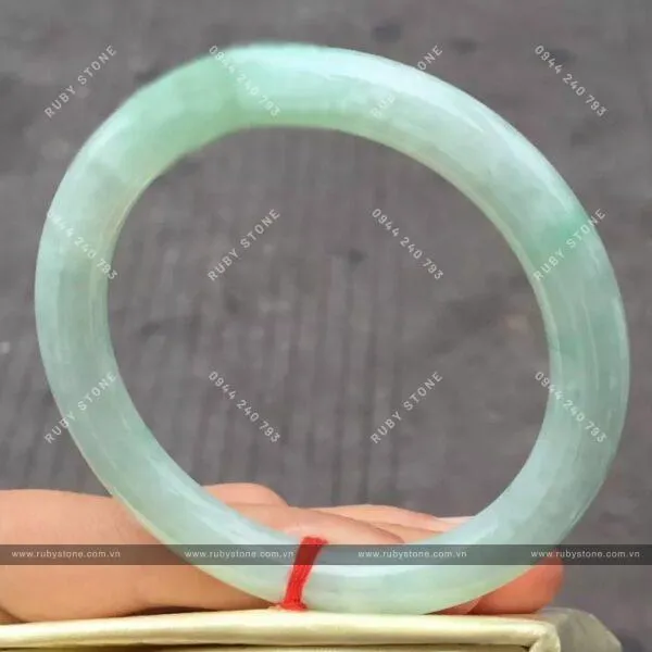 Màu sắc của Jadeite được hình thành như thế nào? Nó được phân chia và có ảnh hưởng như thế nào đến giá cả?
