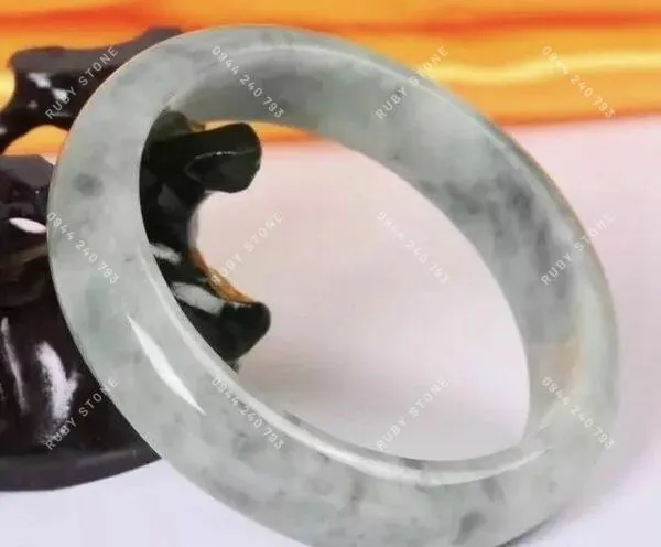 "Màu xám đất" của Jade được hình thành như thế nào? Có giá trị ra sao?