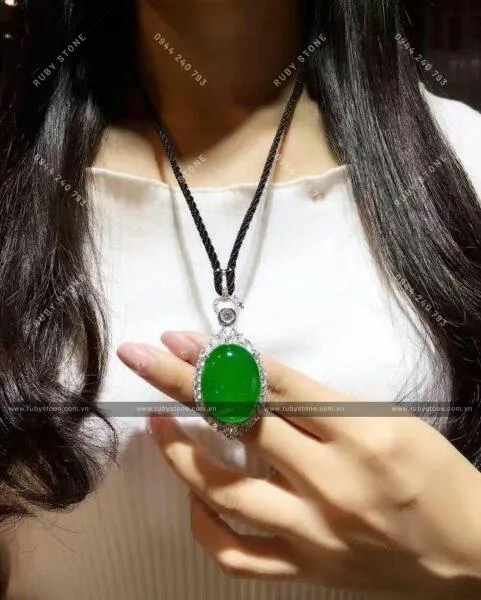 Bạn biết bao nhiêu về Ngọc Hoàng đế xanh? Tại sao nó được gọi là "Imperial Green", tại sao nó lại có giá trị như vậy?