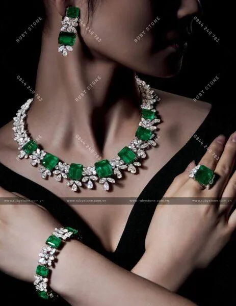 Bạn biết bao nhiêu về Ngọc Hoàng đế xanh? Tại sao nó được gọi là "Imperial Green", tại sao nó lại có giá trị như vậy?