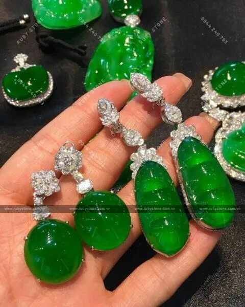 Bạn biết bao nhiêu về Ngọc Hoàng đế xanh? Tại sao nó được gọi là "Imperial Green", tại sao nó lại có giá trị như vậy?
