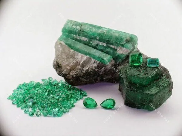 Bạn biết bao nhiêu về Ngọc Hoàng đế xanh? Tại sao nó được gọi là "Imperial Green", tại sao nó lại có giá trị như vậy?