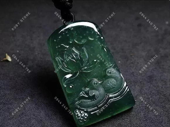 "Màu xám đất" của Jade được hình thành như thế nào? Có giá trị ra sao?