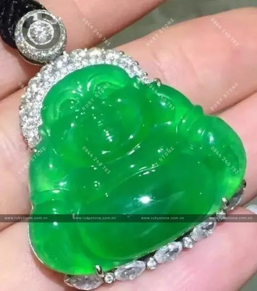 Màu sắc của Jadeite được hình thành như thế nào? Nó được phân chia và có ảnh hưởng như thế nào đến giá cả?