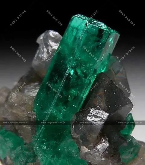 Bạn biết bao nhiêu về Ngọc Hoàng đế xanh? Tại sao nó được gọi là "Imperial Green", tại sao nó lại có giá trị như vậy?