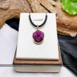 Mặt dây chuyền Thiềm thừ Ruby Nam Phi, vàng 18k - Ảnh 3
