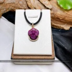 Mặt dây chuyền Thiềm thừ Ruby Nam Phi, vàng 18k - Ảnh 4
