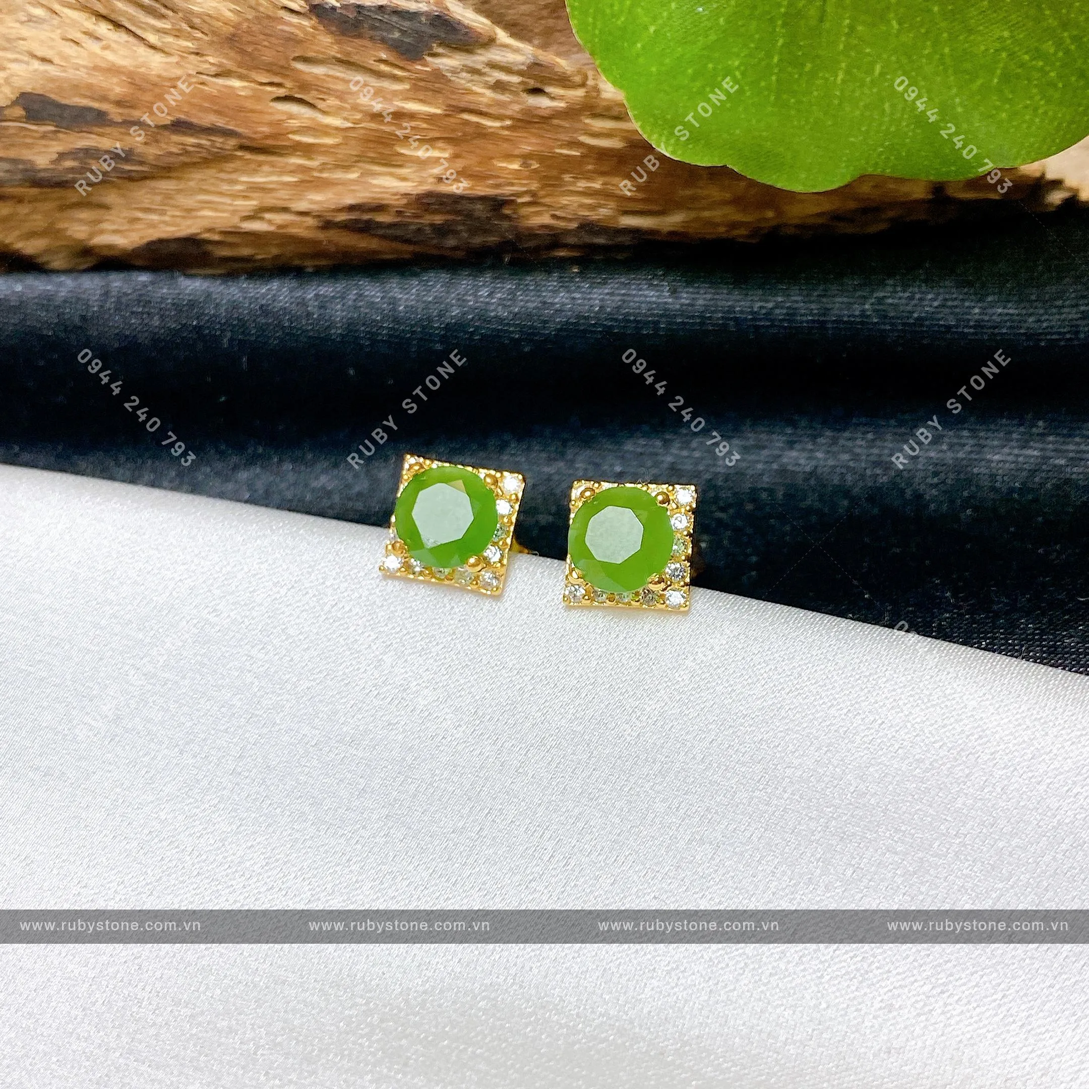Khuyên tai Ngọc Bích xanh lá mài giác, vàng 18k (đít đẩy) Khuyên tai Ngọc Bích xanh lá mài giác, vàng 18k (đít đẩy) - Ảnh 5