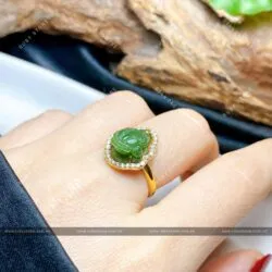 Nhẫn thiềm thừ Ngọc bích xanh lá, vàng 18k - Hình ảnh 3