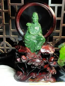 Phật Quán Thế Âm Bồ Tát tự tại ngọc bích Canada chạm tay tinh xảo, KT 25x15x10cm (bao gồm cả đế gỗ) - Ảnh 2