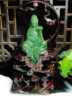 Phật Quán Thế Âm tự tại ngọc bích Canada chạm tay tinh xảo, KT 25x15x10cm (bao gồm cả đế gỗ) - Hình ảnh 7