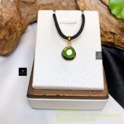 Mặt dây chuyền ngọc bích Canada mài giác 8 ly, vàng 18k - Ảnh 3