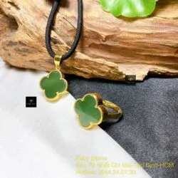 Bộ sản phẩm nhẫn và mặt dây cỏ 4 cánh Ngọc bích, vàng 18k - Ảnh 3