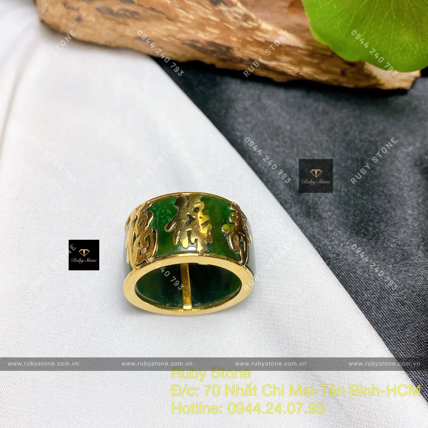 Nhẫn càn long Ngọc bích, khắc Phúc - Lộc - Thọ, vàng 18k Nhẫn càn long Ngọc bích, khắc Phúc - Lộc - Thọ, vàng 18k - Ảnh 2