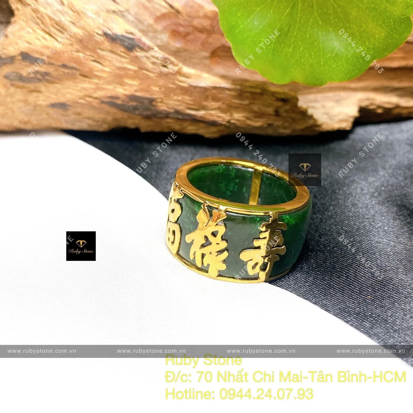 Nhẫn càn long Ngọc bích, khắc Phúc - Lộc - Thọ, vàng 18k Nhẫn càn long Ngọc bích, khắc Phúc - Lộc - Thọ, vàng 18k