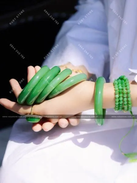 Sự khác nhau cơ bản của Jadeite jade (Ngọc cẩm thạch) và Nephrite jade (Ngọc bích)