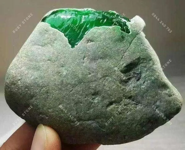 Đổ Thạch là gì? Đá Cờ Bạc và các thủ thuật để nhận biết ngọc Phỉ Thuý thô