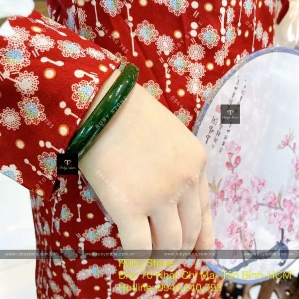 Nguồn gốc của vòng tay Ngọc