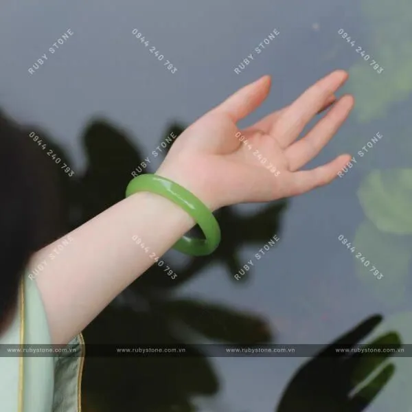 Sự khác nhau cơ bản của Jadeite jade (Ngọc cẩm thạch) và Nephrite jade (Ngọc bích)