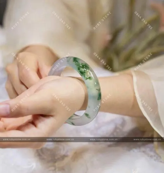 Phỉ Thuý Hoa Nổi (Hoa bay) là gì? Cách nhận biết phỉ thuý hoa bay và albite