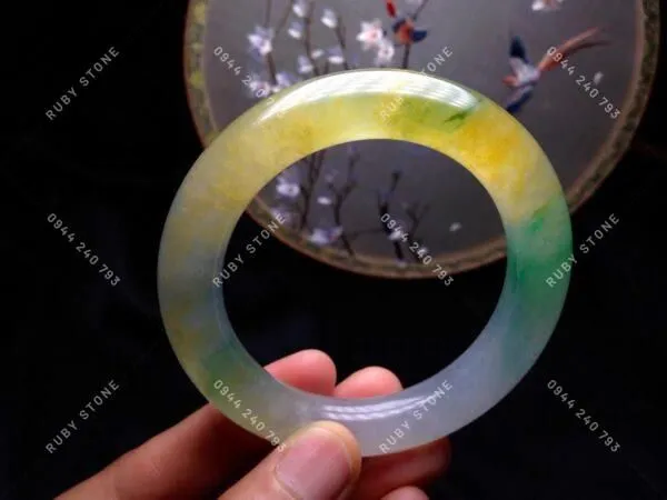 Hoàng Phỉ và những điều bạn cần biết!