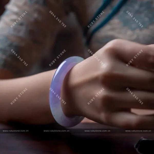 Người dưỡng ngọc ba năm, Ngọc dưỡng người một đời.
