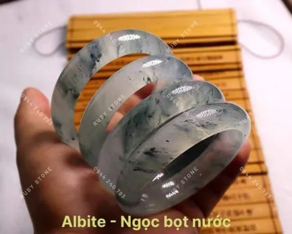 Phỉ Thuý Hoa Nổi (Hoa bay) là gì? Cách nhận biết phỉ thuý hoa bay và albite