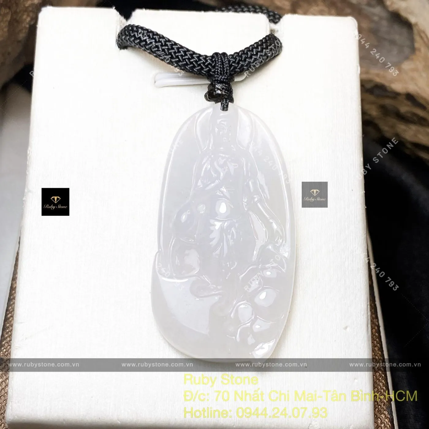 Phật Quán Thế Âm Bồ Tát Băng Ngọc Myanmar, KT 42mm Phật Quán Thế Âm Bồ Tát Băng Ngọc Myanmar, KT 42mm